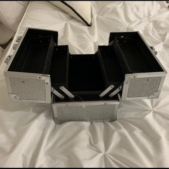 Silver Glitter Makeup/Jewelry Box - Picture 4 of 6